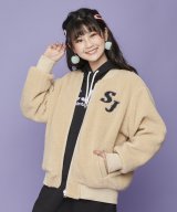 カーキ