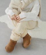 ベージュ