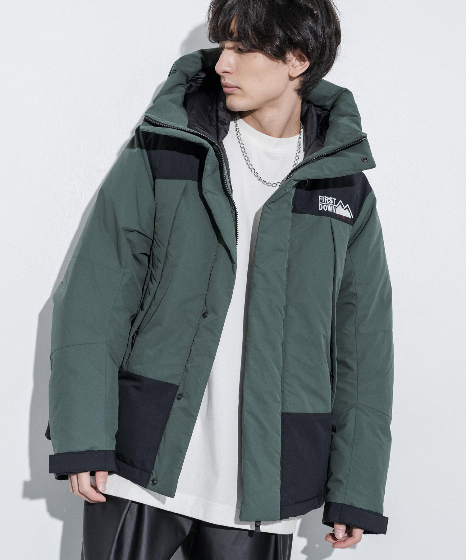 【新品】FIRST DOWN /WRAP DOWN PARKAスナップ釦で開閉も容易