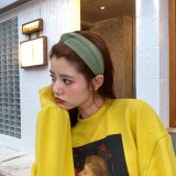 モスグリーン