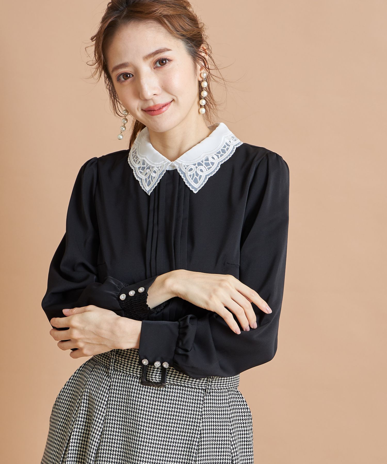 【新品一点物】ビッグ襟 刺繍クラシックブラウス ネイビー 新品一点物】ビッグ襟 刺繍クラシックブラウス ネイビー