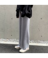 グレー