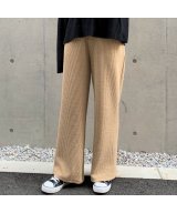 ベージュ
