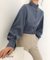 グレー