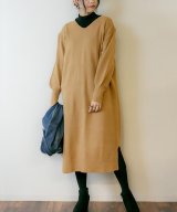 ベージュ