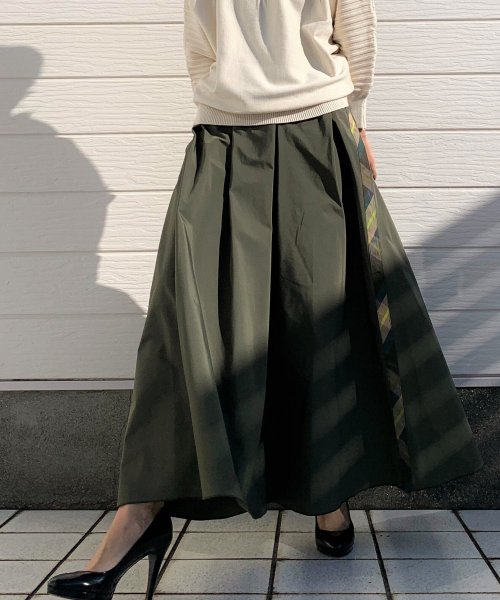 サイドラインメモリーチェックボリュームスカート