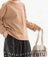 ダークベージュ