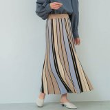 ベージュ