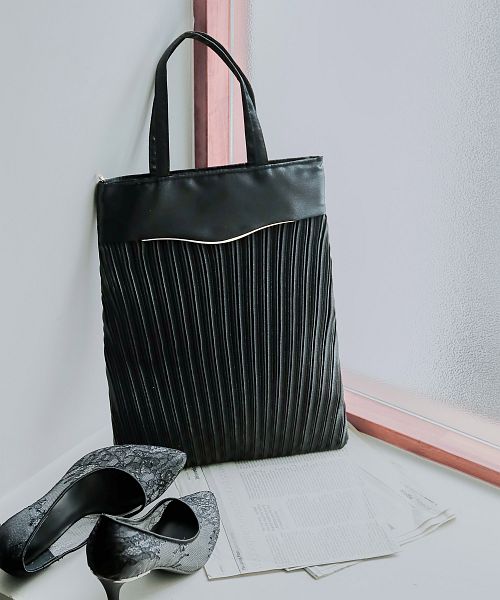限定デザイン★PARFOIS★プリーツサテンのイブニングバッグ INGNI（イング）の「【春の新作】サテンプリーツスカート