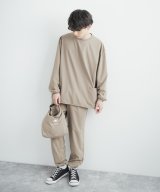 ベージュ