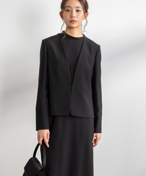 シンプルノーカラージャケット セミフレアワンピース ブラックフォーマルスーツ フォルムフォルマ Form Forma D Fashion