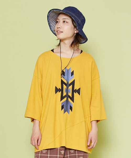 セール 50%OFF】【チャイハネ】オルテガ柄刺繍メンズTシャツ COT