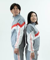 グレー×ホワイト×レッド
