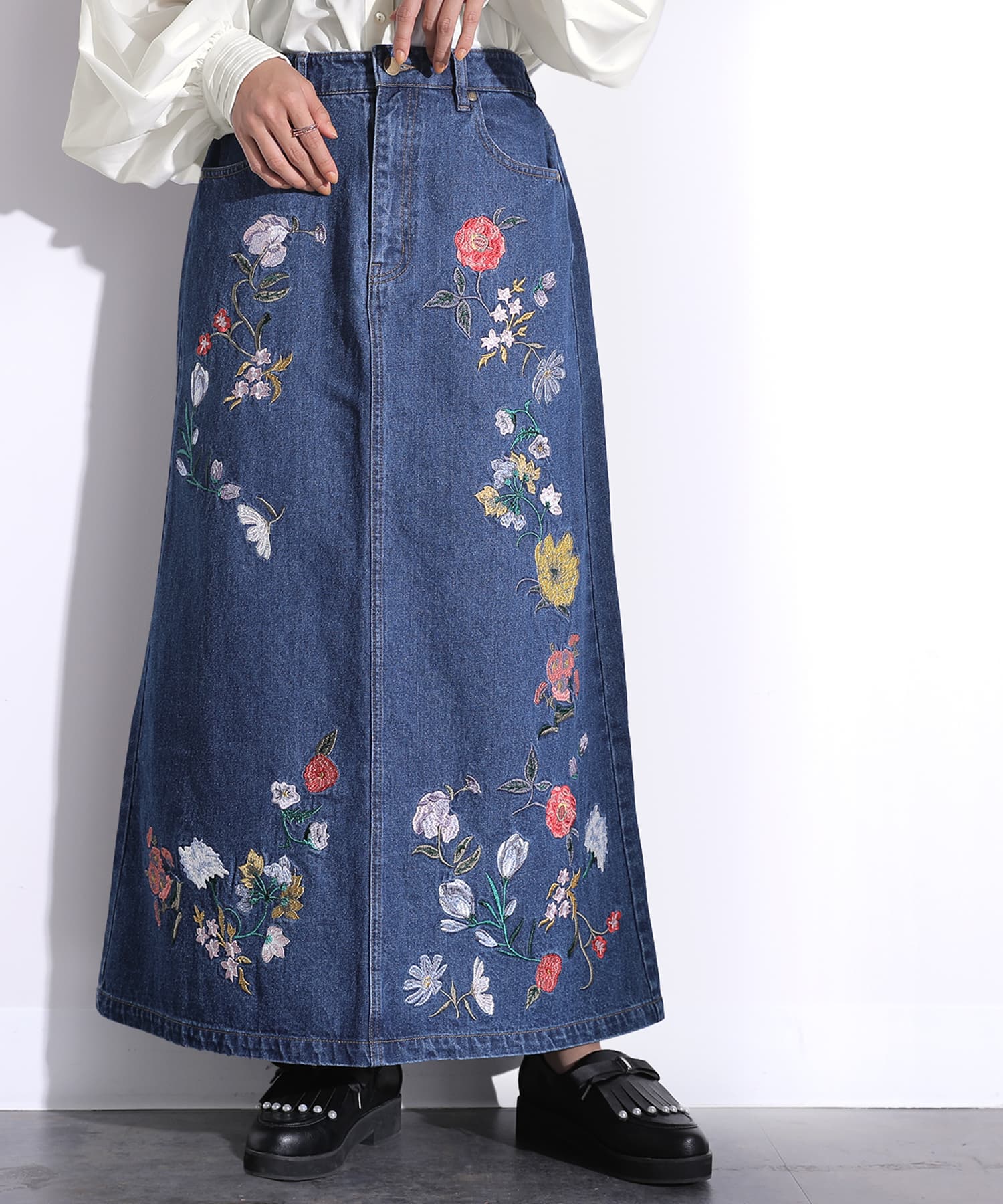 AmeriVINTAGE デニム花柄刺繍スカートスカート - ロングスカート