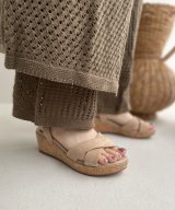 ベージュ