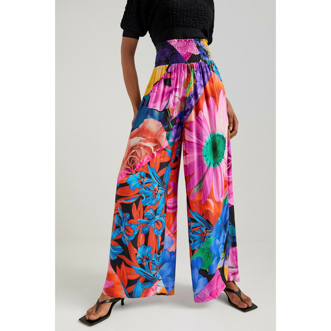 Desigual デシグアル サルエルパンツ 蝶々 - メルカリ
