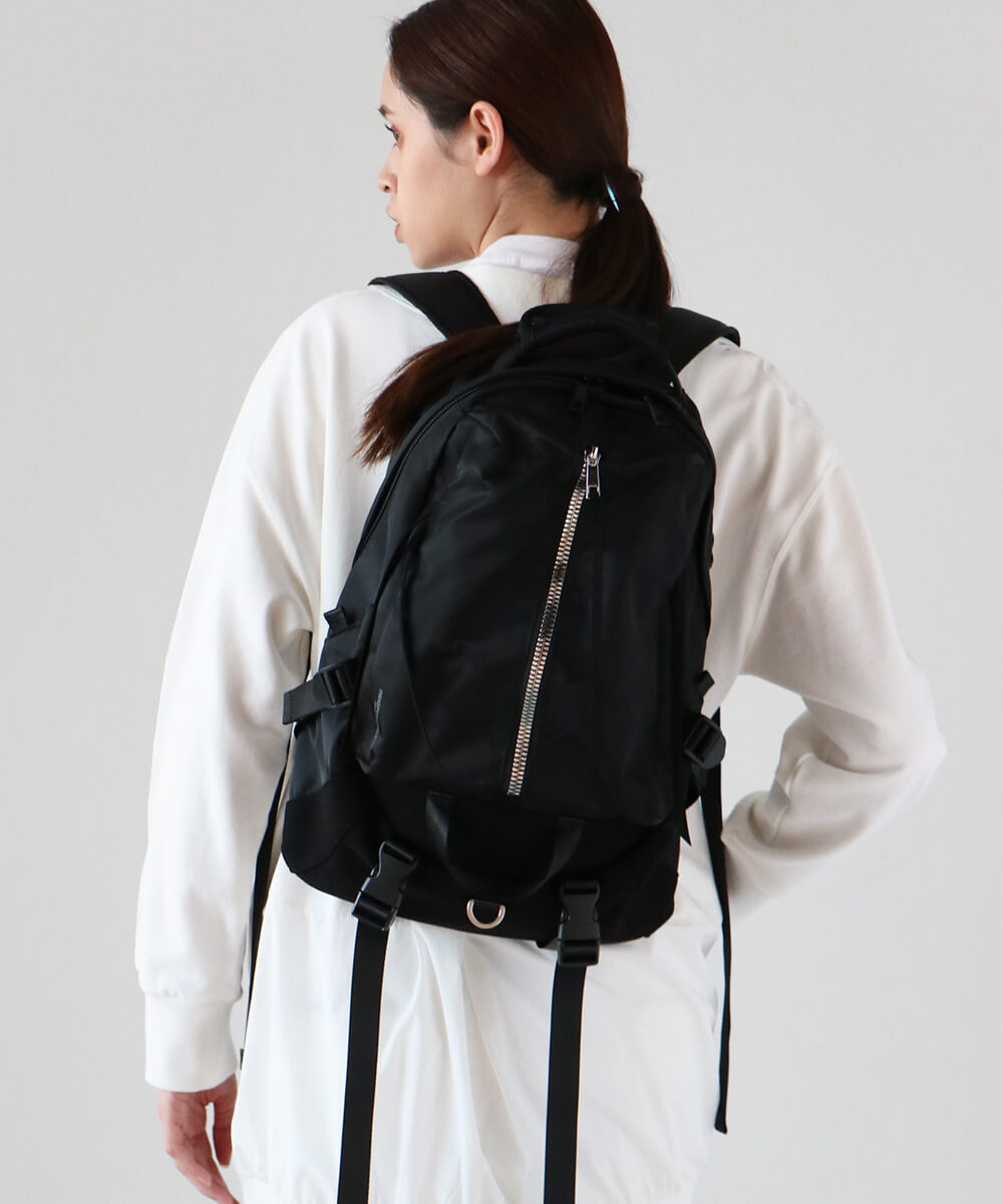 INDISPENSABLE×nouer フロントZIPバックパック INDISPENSABLE×nouer フロントZIPバックパック
