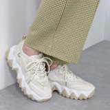 ベージュ