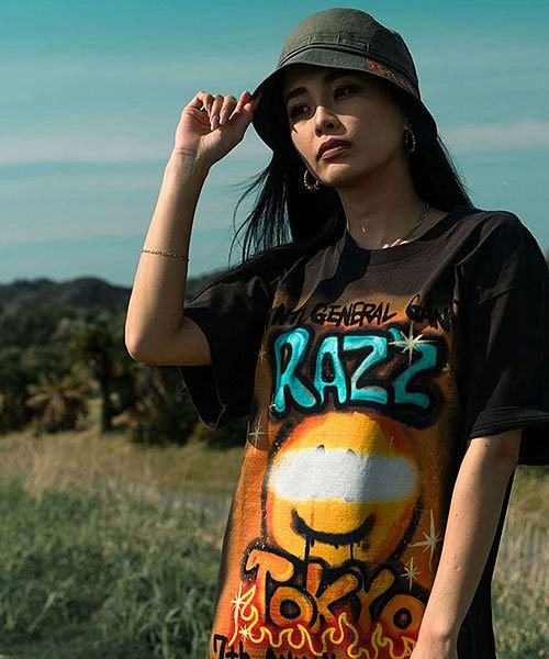 Razzis 周年スプレープリントtシャツ メンズ Razzis ラズ ブランド おしゃれ 大人 トップス カットソー 白 ストリートファッション ストリート ラズ Razz D Fashion