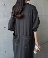 チャコールグレー