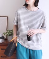 グレー