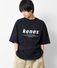 KENES GRAFFITI/フロントロゴプリントTシャツ/504651360