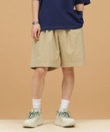 ベージュ