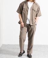 ベージュ