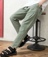 カーキ