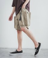 ベージュ