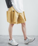 イエロー