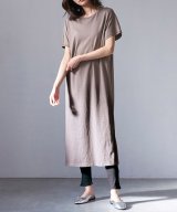 ベージュ