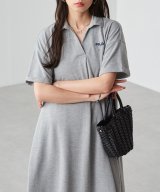 グレー