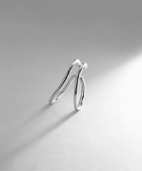 COCOSHNIK ONHITSCH/ココシュニック オンキッチュ COCOSHNIK ONKITSCH シルバー ニュアンスライン ダブルオーバルイヤーカフ（片耳用）/504689483