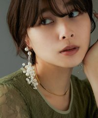 niana/パーティー ピアス 両耳 アクセサリー ロング 大振り かすみ草 フラワー 花 フェイクパール パール イミテーションパール ドレス ワンピース シンプル 結婚/504691443