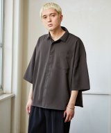 チャコールグレー