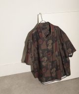 ベージュ