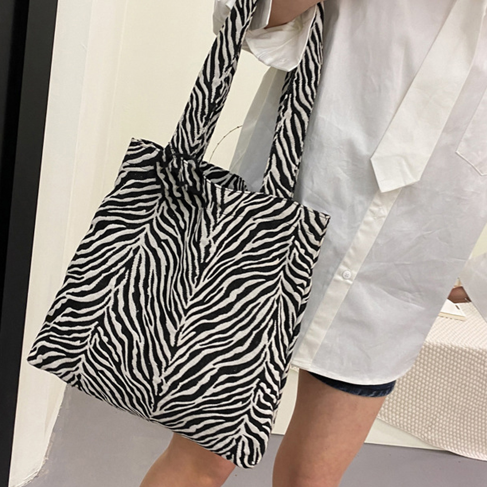 包装無料 アニマル ホワイト スクエアトートバッグ ゼブラ zebra レディース 柄物 ハンドバッグ