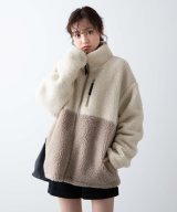 ベージュ