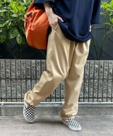 ベージュ