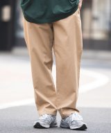 ベージュ