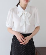 オフホワイト