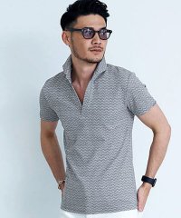 CavariA/CavariA シェブロン柄半袖スキッパーポロシャツ メンズ おしゃれ ファッション 半袖 ポロ ストレッチ スキッパー 細身 シェブロン柄 ブラック グレー /504705186