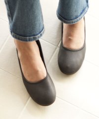 ELAMA/エラマ ELAMA ELAMA/エラマ 日本製 ラウンドトゥ 柔らか軽量フラットパンプス/husky/504104594