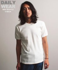 AVIREX/《DAILY/デイリー》MINI WAFFLE S/S V－NECK T－SHIRT/ミニワッフル 半袖 ブイネック Tシャツ /504722412