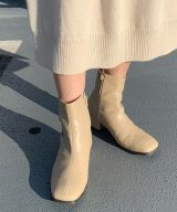 ベージュ