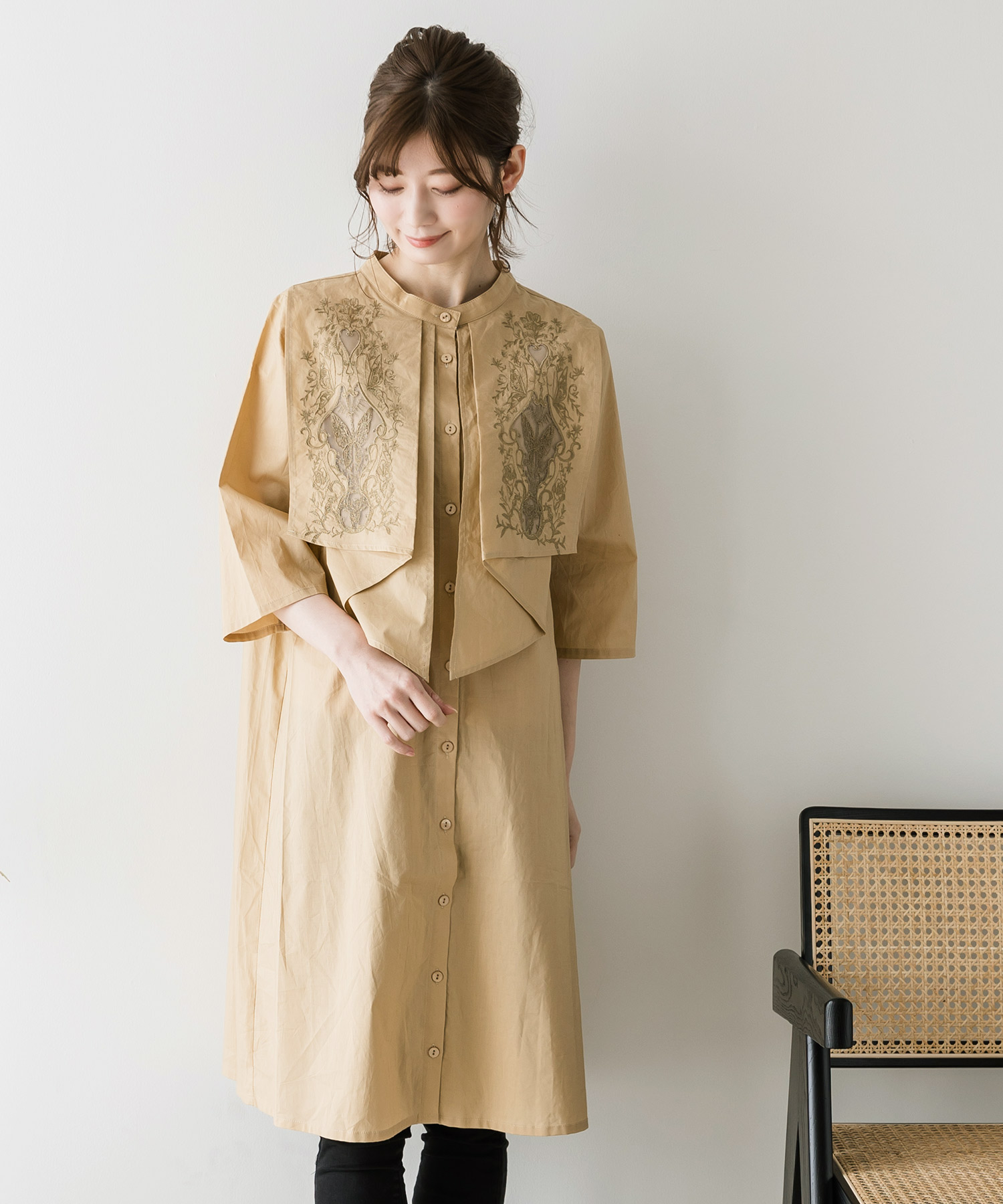isScolar リス花刺繍シャツワンピース 立ち会え isScolar リス花刺繍シャツワンピース 立ち会え