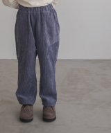 グレー