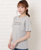 グレー