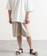 ベージュ